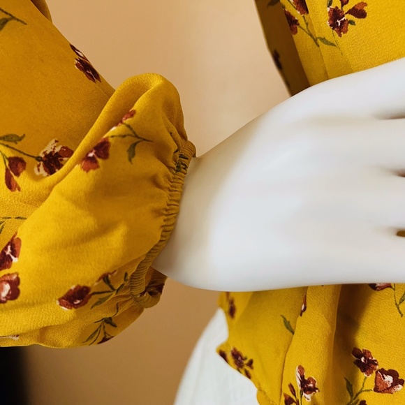 NWOT Flower Print Elastic Waistband Spring Top - Picture 5 of 10